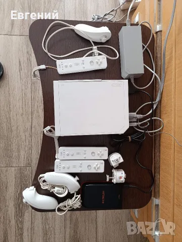Nintendo Wii (хакната) + Външен хард диск с игри + Контролери за игра