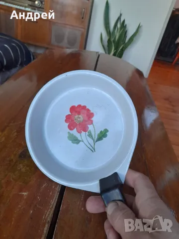 Стар емайлиран омлетен тиган,тиганче #13, снимка 2 - Други ценни предмети - 48615671