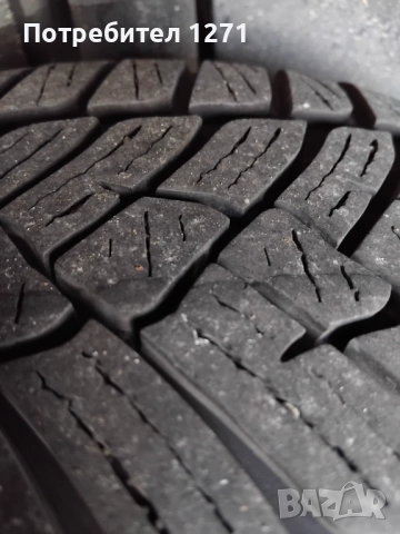 Две много запазени зимни гуми 225-50-17 Fulda, снимка 2 - Гуми и джанти - 52121104