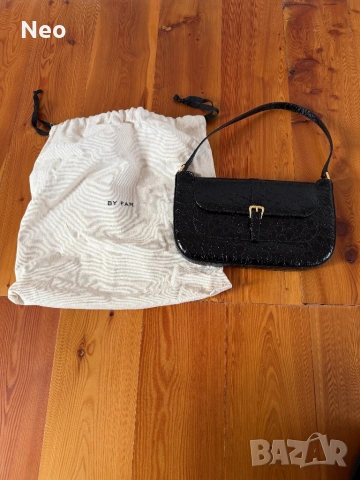 Оригинална дамска чанта By Far, снимка 2 - Чанти - 53948763