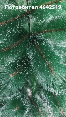 Заснежена елха с метална стойка