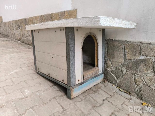 Солидна кучешка колиба от термопанели