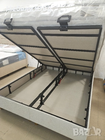 Тапицирано легло с метална конструкция!, снимка 3 - Спални и легла - 51589590