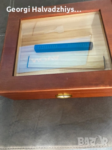 Хумидор със стъклен капак за пури