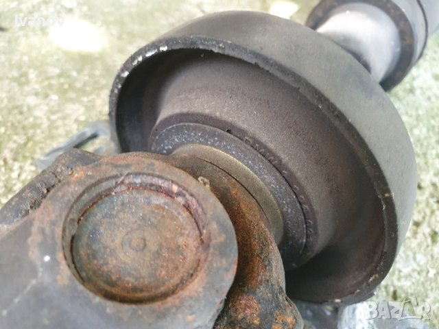 Кардан бмв е36 автомат bmw e36 316i 318i 318is driveshaft 26111229063

1324mm, снимка 5 - Части - 42033022