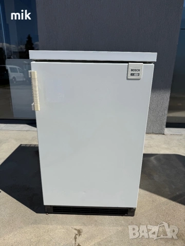 Малък фризер Bosch  3 чекмеджета, снимка 3 - Фризери - 54108308