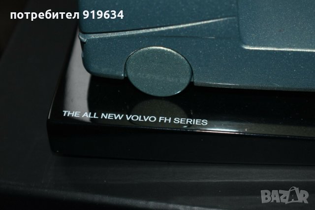 Продавам метално преспапие във формата на камион Volvo FH, снимка 5 - Декорация за дома - 31011882
