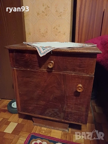 Нощно шкафче