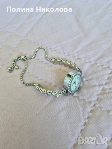 Дамски сребрист часовник, снимка 3 - Дамски - 54323527