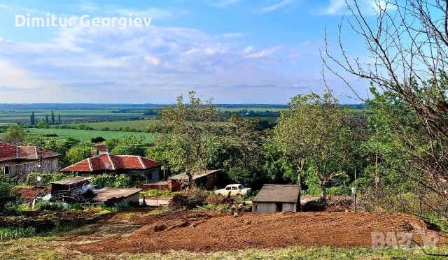 парцел с гараж 810 кв.м