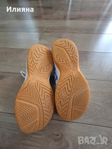 Asics upcourt 5, размер 39 - 24.5 cm за зала , снимка 3 - Маратонки - 51870912