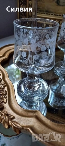 Малки чашки на столче, снимка 3 - Чаши - 52677957