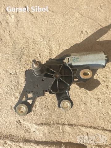 Моторче.за задна чиштачка  голф 4