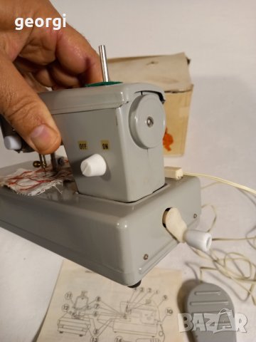 ламаринена играчка ретро детска японска шевна машина Crystal    20/4, снимка 4 - Антикварни и старинни предмети - 42828029