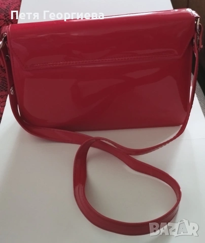 Червена лачена чанта , снимка 2 - Чанти - 45355903