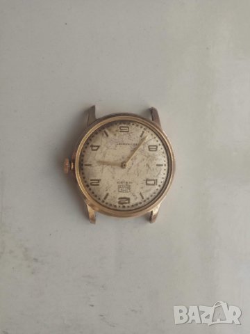 Продавам позлатен часовник UMF Ruhla позлатен