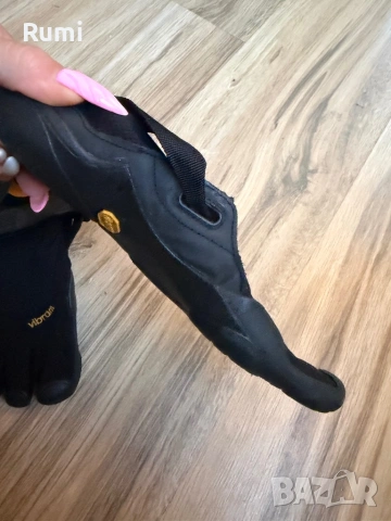 Оригинални обувки с пръсти Vibram FiveFingers - фитнес, бягане и тренировки ! 38 н, снимка 6 - Кецове - 51228981