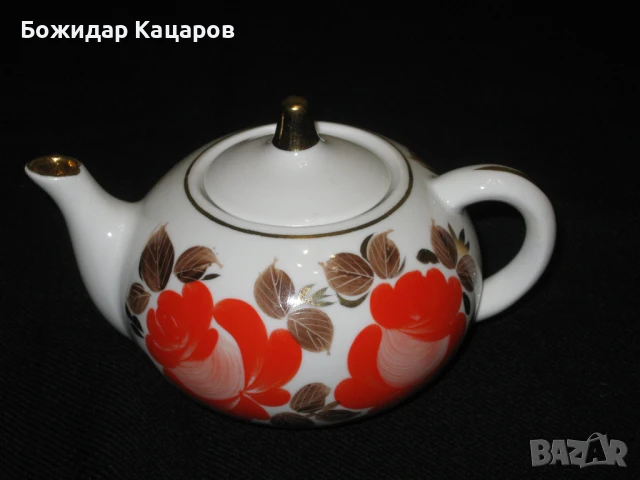 Красив, малък чайник. . Цена - 16 лева. Пращам по Еконт., снимка 2 - Сервизи - 50684297