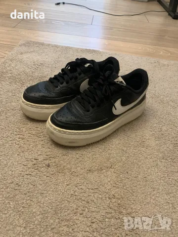 Nike дамски обувки, снимка 2 - Дамски ежедневни обувки - 47559239