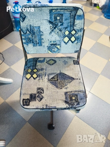 Стол на колела 