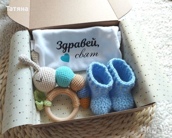 Подаръчен комплект за бебе - дрънкалка, терлички и боди, снимка 2 - Дрънкалки и чесалки - 38469905