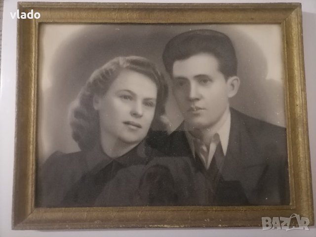 Стара семейна фотография в рамка от 1960-та