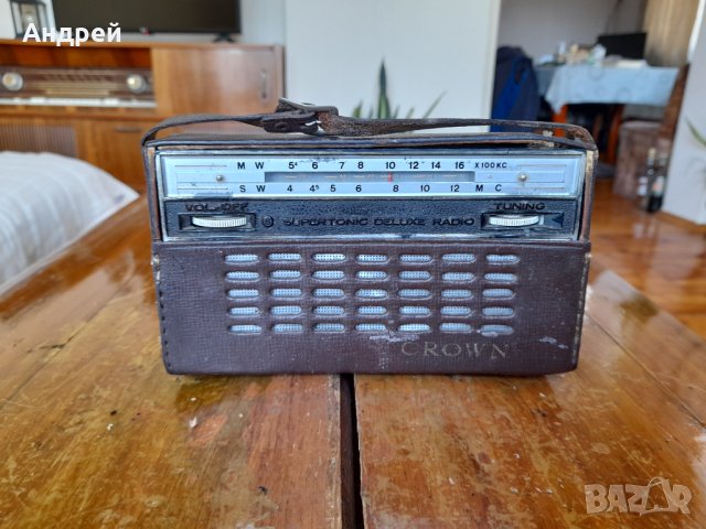 Старо радио,радиоприемник Crown, снимка 1 - Антикварни и старинни предмети - 42026290
