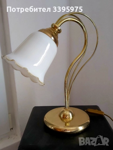 Елегантна нощна лампа с матов абажур от Англия, снимка 2 - Настолни лампи - 51561980