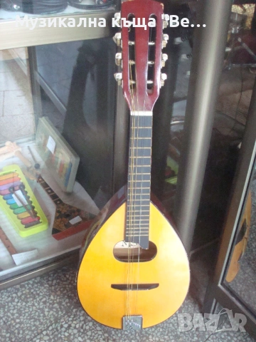 Мандолина с комплект нови струни