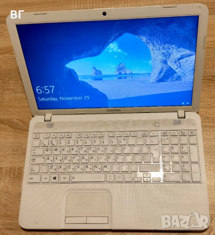 Toshiba Satellite C855-1Q9, AMD видео, оригинален Windows + безжична мишка HP и кейс Dell