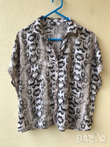 Къса блузка H&M змийска шарка - М , снимка 1 - Ризи - 36820521