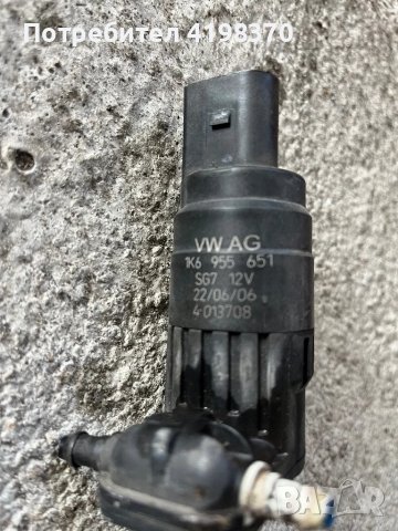 Оригинална помпа моторче течност чистачки VAG VW Skoda Golf, снимка 4 - Части - 48033719