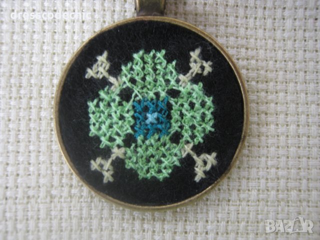 Бродирани бижута с шевици 2, снимка 7 - Колиета, медальони, синджири - 29697661