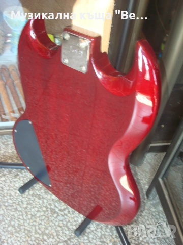 Електрическа китара с калъф, снимка 14 - Китари - 54121598
