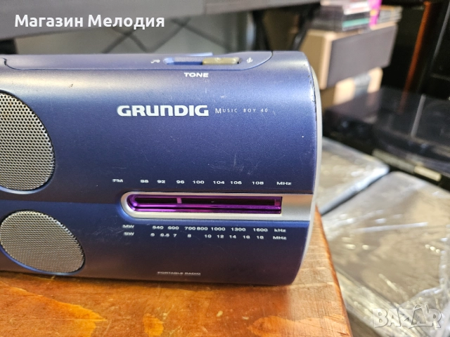 Радио Grundig Music Boy 40 В перфектно техническо и много добро визуално състояние., снимка 5 - Радиокасетофони, транзистори - 52659851