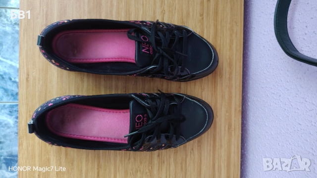 Дамски спортни обувки Adidas, снимка 5 - Дамски ежедневни обувки - 51461591