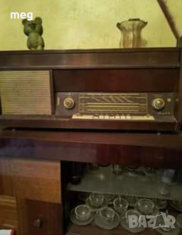 Радиограмофон , снимка 1 - Антикварни и старинни предмети - 43739422