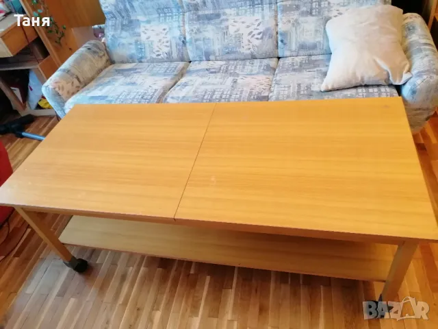 Разтегателна холна маса на колелца