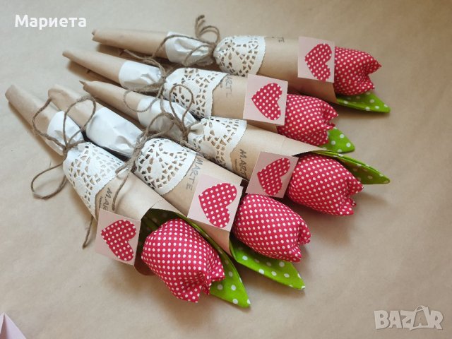 Червени лалета Ръчна Изработка Текстилни Лалета Декорация  Ръчно Изработени Цветя за 8 Март, снимка 2 - Декорация за дома - 37733607