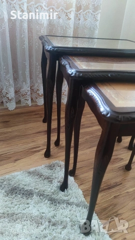 Масивни помощни масички с дърворезба и кожа, снимка 2 - Маси - 53971464