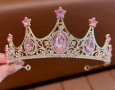 Златиста Метална с розови бели камъни елегантна корона тиара дамска детска за декор торта, снимка 4