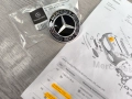 A0008170006**NEU**НОВА ОРИГИНАЛНАТА ЧАСТ**MERCEDES-BENZ**ЕМБЛЕМА  ПРЕДНА**, снимка 5