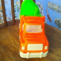 Пластмасово камионче бетонобъркачка, снимка 5 - Коли, камиони, мотори, писти - 39149960