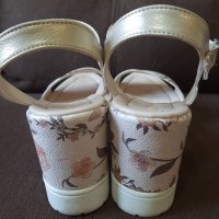 Продавам нови дамски сандали, снимка 2 - Сандали - 36764423