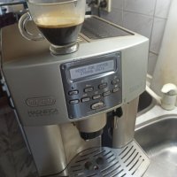 Кафеавтомат Делонги, в много добро състояние, работи отлично и прави хубаво кафе с каймак , снимка 3 - Кафемашини - 42416618
