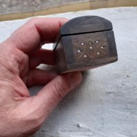 Стара дървена кутийка с бронзови набивки и седеф, снимка 5 - Антикварни и старинни предмети - 38999931