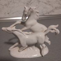 Порцеланова статуетка на диви коне, снимка 1 - Статуетки - 40420202