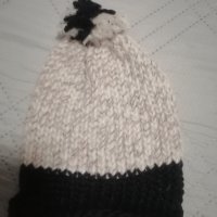 Ръчно плетени шапки, снимка 3 - Шапки - 42854025