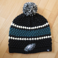 NFL Philadelphia Eagles 47 Women Cuffed Knit Hat with Pom, снимка 1 - Шапки - 44733221