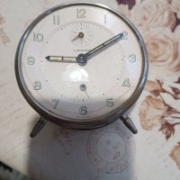 Настолен часовник JUNGNANS, снимка 1 - Антикварни и старинни предмети - 38939548
